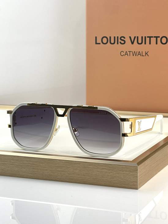 Picture of Louis Vuitton Sunglasses _SKUfw76513111fw